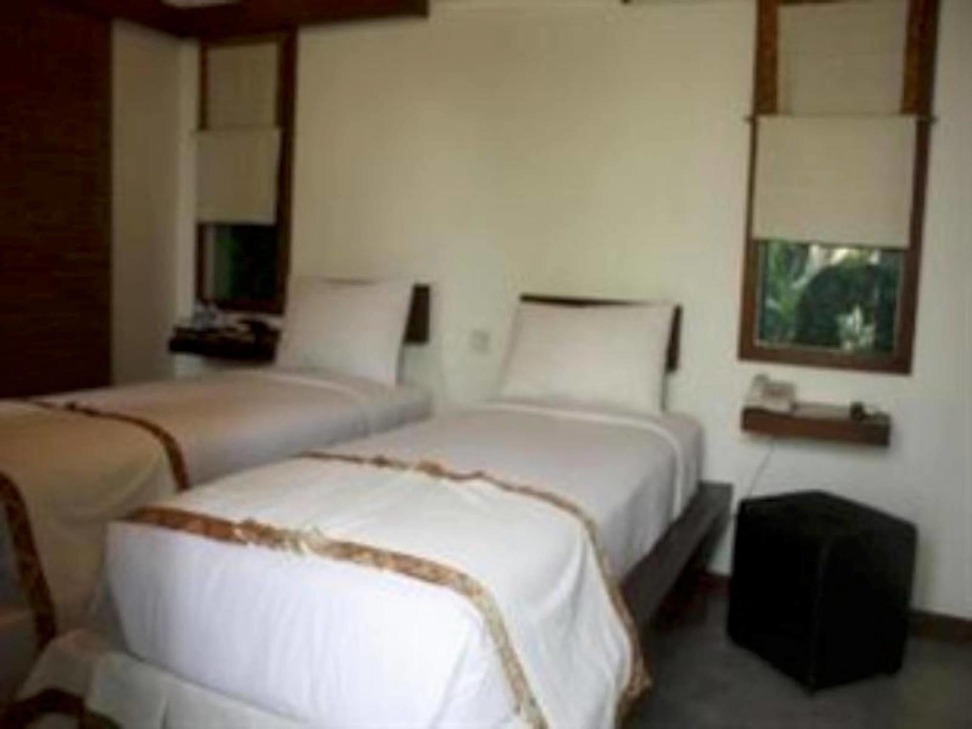 Flores Gallery Hotel Bandung Eksteriør billede